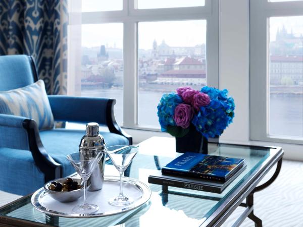 Four Seasons Hotel Prague : photo 5 de la chambre suite - vue sur rivière