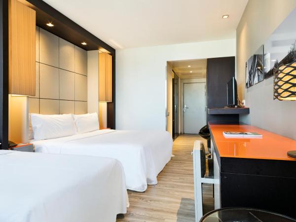 Hotel Barcelona Condal Mar Affiliated by Meliá : photo 4 de la chambre chambre double standard avec lit d'appoint