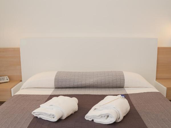 Hotel Torre Sant'Angelo : photo 1 de la chambre chambre double supérieure avec vue partielle sur la mer
