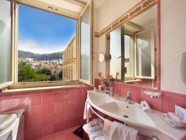 Hotel Continental : photo 6 de la chambre junior suite avec vue sur mer partielle