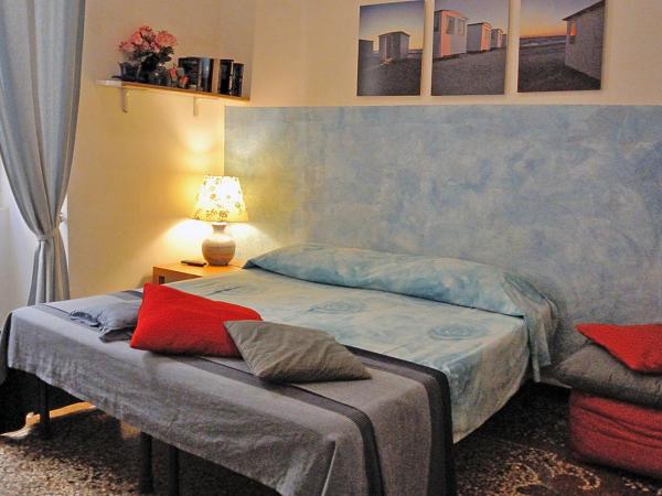 B&B Blue Home : photo 5 de la chambre chambre double ou lits jumeaux avec salle de bains commune