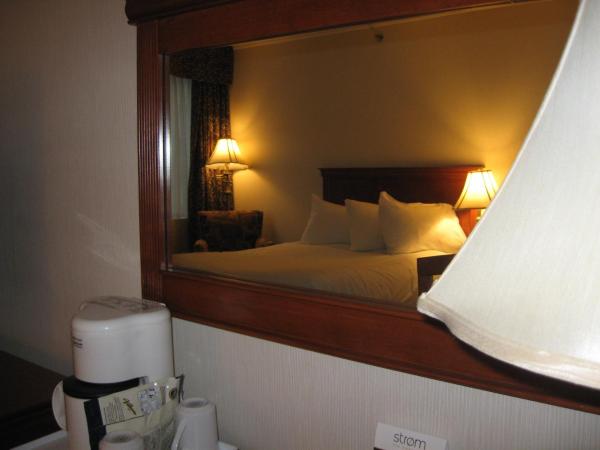 Hotel Chrome Montreal Centre-Ville : photo 4 de la chambre chambre lit queen-size - non-fumeurs