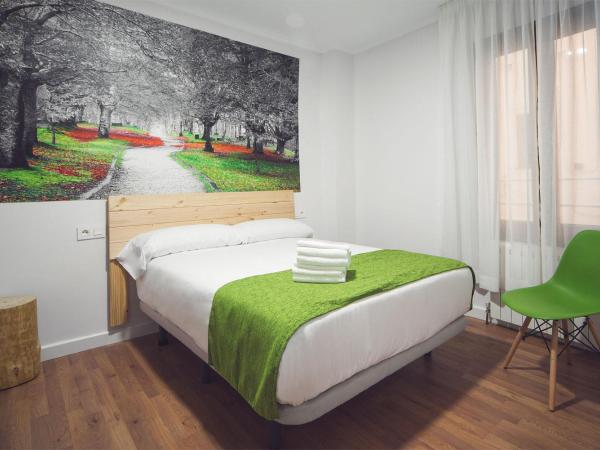 Casual Serantes : photo 7 de la chambre chambre double avec salle de bains privative