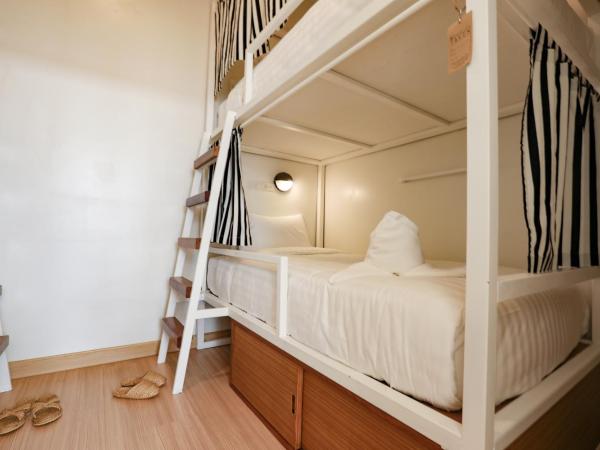 Hostel Lullaby Non-Smoking : photo 2 de la chambre dortoir mixte et supérieur avec 4 lits