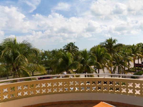 Broadmore Miami Beach : photo 6 de la chambre chambre lit king-size avec balcon - côté océan