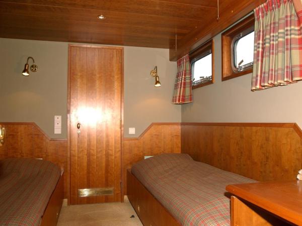 Péniche d'hôtes MS Elisabeth : photo 1 de la chambre chambre lits jumeaux - vue sur rivière