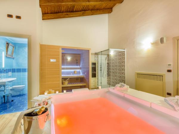 Hotel Sa Cheya Relais & Spa : photo 4 de la chambre suite lit king-size avec baignoire spa