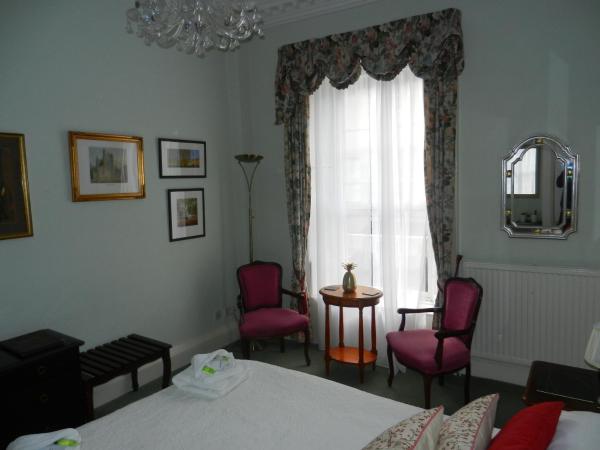 Brocks : photo 3 de la chambre chambre lit king-size avec baignoire