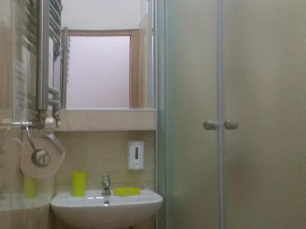 hostelswidnicka24 : photo 3 de la chambre chambre lits jumeaux standard