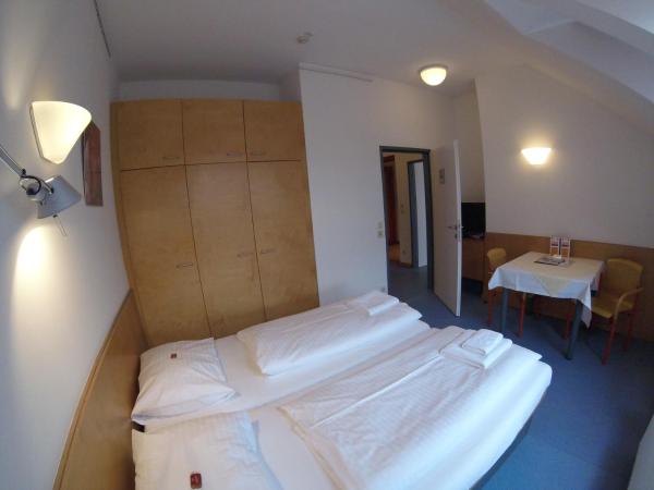 Haus Mobene - Hotel Garni : photo 4 de la chambre chambre quadruple