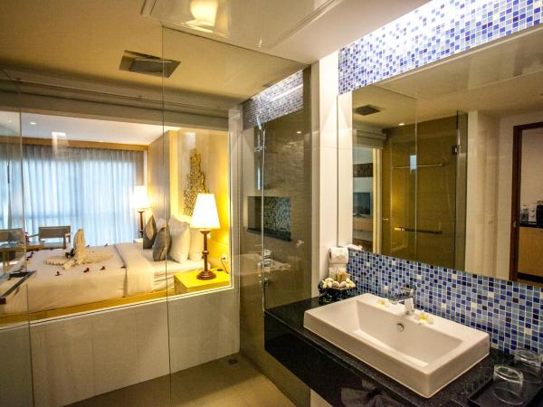 Phi Phi Harbour View Hotel-SHA Extra Plus : photo 3 de la chambre suite junior avec bain à remous extérieur