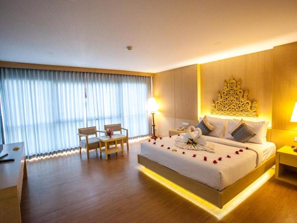 Phi Phi Harbour View Hotel-SHA Extra Plus : photo 1 de la chambre suite junior avec bain à remous extérieur