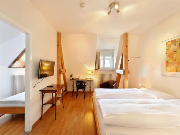 Hotel National Bern : photo 2 de la chambre chambre triple