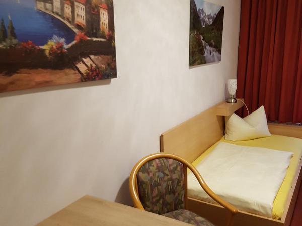 Hotel Giesing : photo 1 de la chambre chambre double avec salle de bains commune