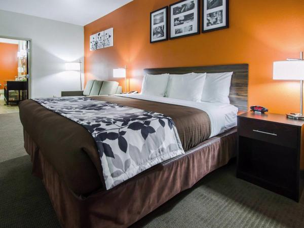 Sleep Inn & Suites And Conference Center Downtown : photo 1 de la chambre suite avec lit king-size pour personnes à mobilité réduite - non-fumeurs