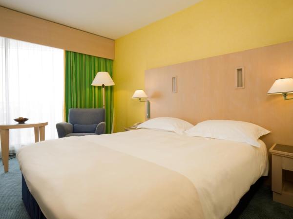 Hotel Cannes Montfleury : photo 3 de la chambre chambre triple - côté piscine