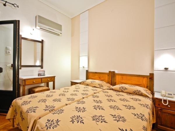 Hotel Coronis : photo 6 de la chambre chambre lits jumeaux avec vue sur ville