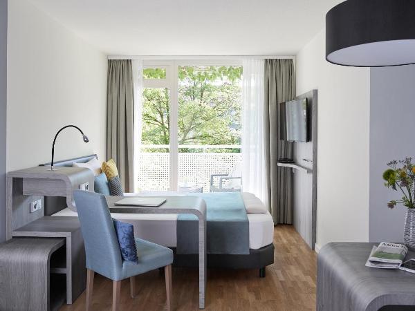 Living Hotel am Olympiapark : photo 5 de la chambre appartement d'affaires français