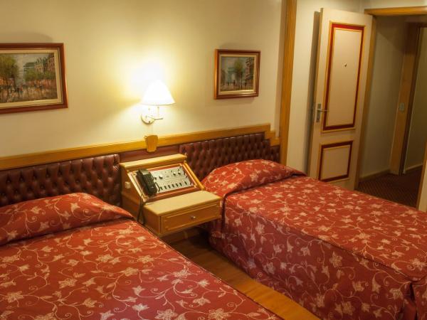 King Hotel : photo 6 de la chambre chambre lits jumeaux avec salle de bains