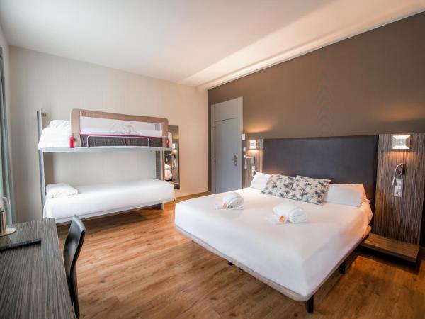 Petit Palace Santa Cruz : photo 2 de la chambre chambre quadruple (4 adultes)