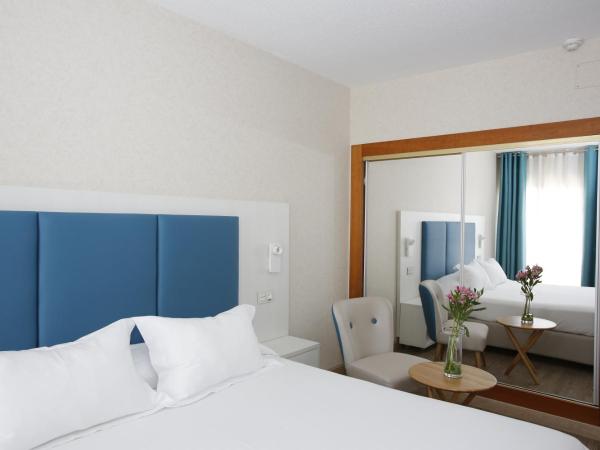 Hotel Castilla Alicante : photo 4 de la chambre chambre double de luxe avec terrasse