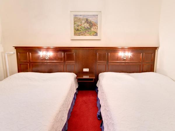 Hotel Viktoria Schönbrunn : photo 5 de la chambre chambre quadruple