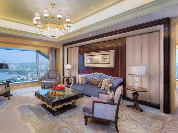 Wanda Reign Wuhan : photo 6 de la chambre suite de luxe avec vue sur lac
