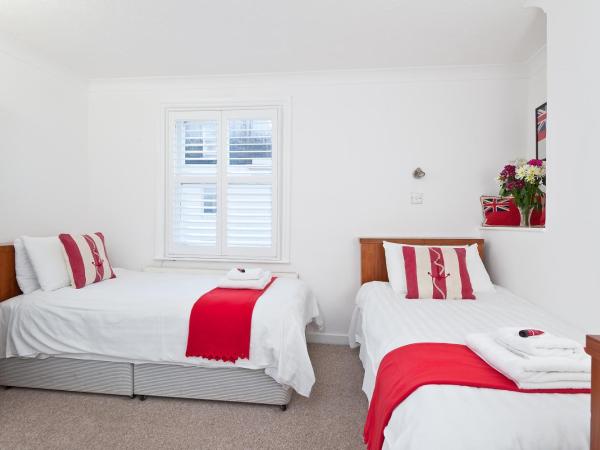 Hamptons Brighton : photo 3 de la chambre chambre lits jumeaux avec salle de bains