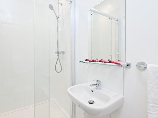 Hamptons Brighton : photo 3 de la chambre chambre familiale - vue sur mer