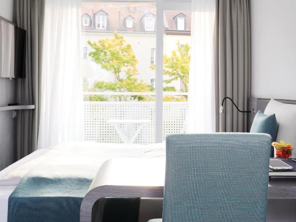 Living Hotel Nürnberg : photo 6 de la chambre chambre double affaires plus avec balcon