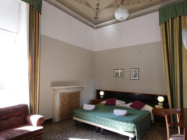 Hotel Villa Bonera : photo 2 de la chambre chambre double ou lits jumeaux avec salle de bains privative
