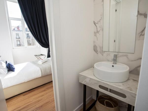 Lisbon Check-In Guesthouse : photo 4 de la chambre chambre simple supérieure avec salle de bains privative