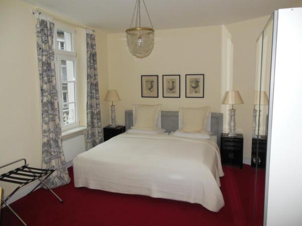 DIRAZI Guesthouse & Apartments GmbH : photo 2 de la chambre appartement avec kitchenette