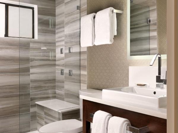 Best Western PLUS Inner Harbour Hotel : photo 6 de la chambre suite 1 chambre - vue sur port