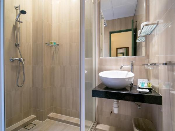 Yeng Keng Hotel : photo 4 de la chambre chambre familiale - vue sur jardin