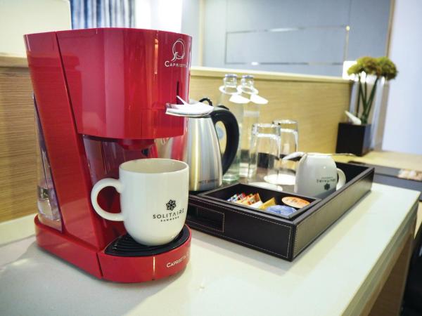 Solitaire Bangkok Sukhumvit 11 : photo 4 de la chambre suite avec jacuzzi et balcon (Étages supérieurs)
