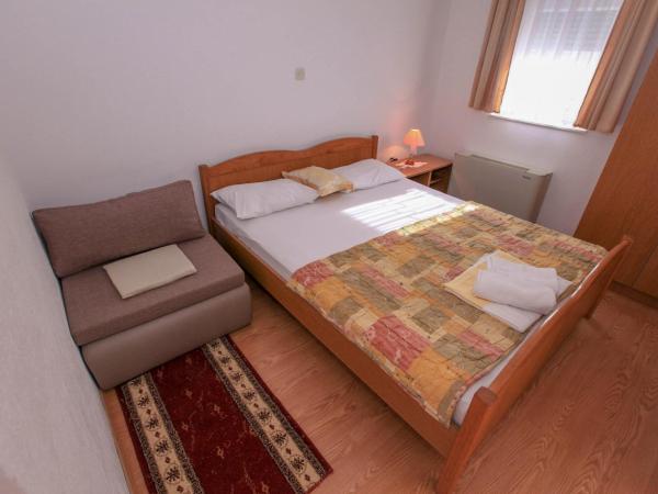 Apartments Lola : photo 4 de la chambre studio avec balcon