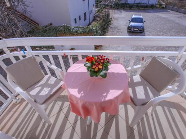 Apartments Lola : photo 1 de la chambre studio avec balcon