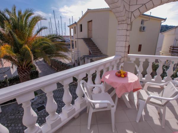 Apartments Lola : photo 2 de la chambre suite familiale