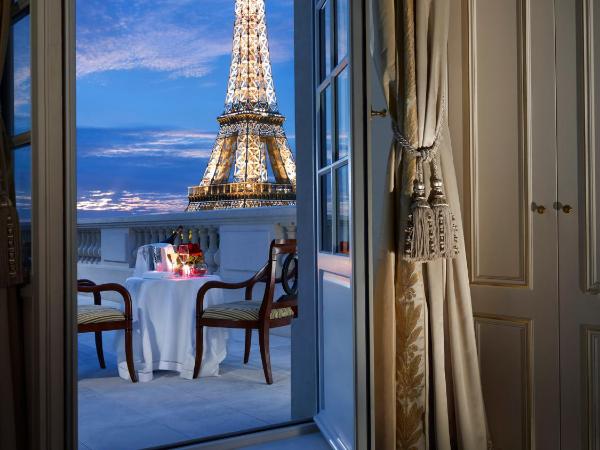 Shangri-La Paris : photo 4 de la chambre suite en duplex avec terrasse - vue sur tour eiffel