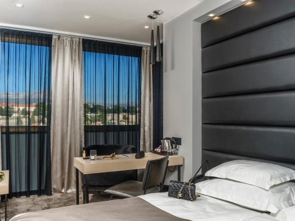 The View Luxury Rooms : photo 7 de la chambre suite - vue sur ville