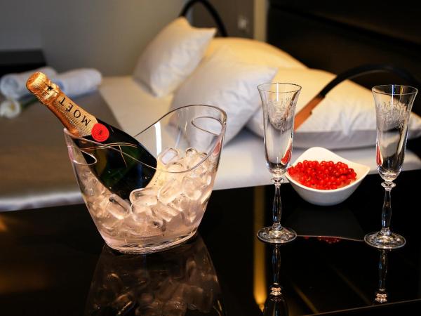 The View Luxury Rooms : photo 1 de la chambre chambre double supérieure - vue sur ville
