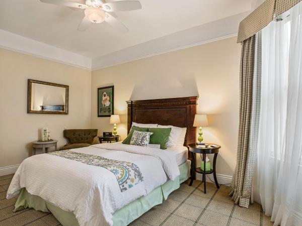 Parker Guest House : photo 3 de la chambre chambre lit queen-size avec salle de bains privative