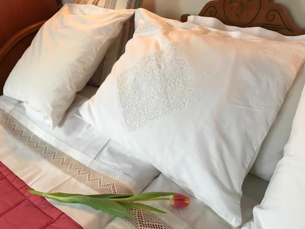 Berg Säteri : photo 1 de la chambre suite - vue sur jardin