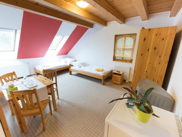 Grand Slam Park Inn : photo 1 de la chambre chambre triple
