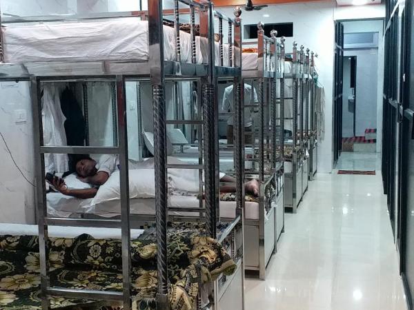 One Step Hostel : photo 1 de la chambre lit simple dans dortoir pour hommes