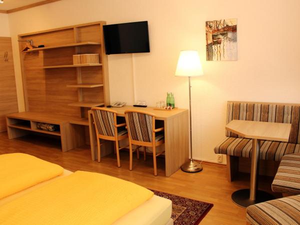 Hotel Sonnenhof : photo 4 de la chambre chambre double ou lits jumeaux avec balcon