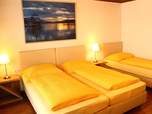 Hotel Sonnenhof : photo 6 de la chambre chambre triple avec balcon