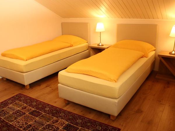 Hotel Sonnenhof : photo 1 de la chambre chambre double ou lits jumeaux avec balcon