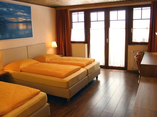 Hotel Sonnenhof : photo 1 de la chambre chambre triple avec balcon